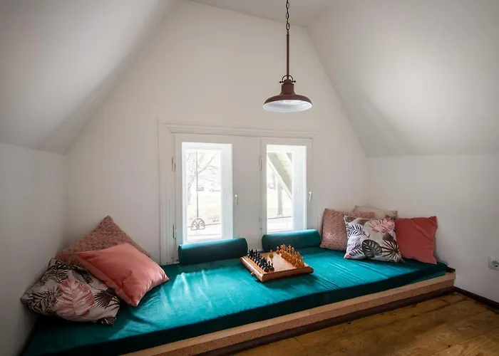 Parka Namins - 2 Stavu Namins Viesturdarza Perlu Medniekiem!