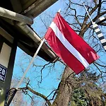 Parka Namins - 2 Stavu Namins Viesturdarza Perlu Medniekiem!